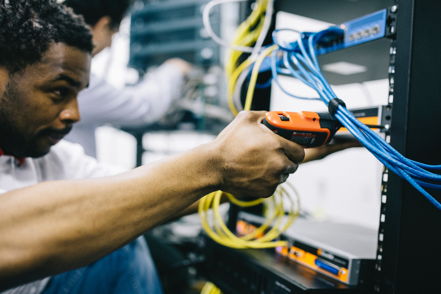 Read more about the article UPRAWNIENIA ELEKTRYCZNE 1 KV